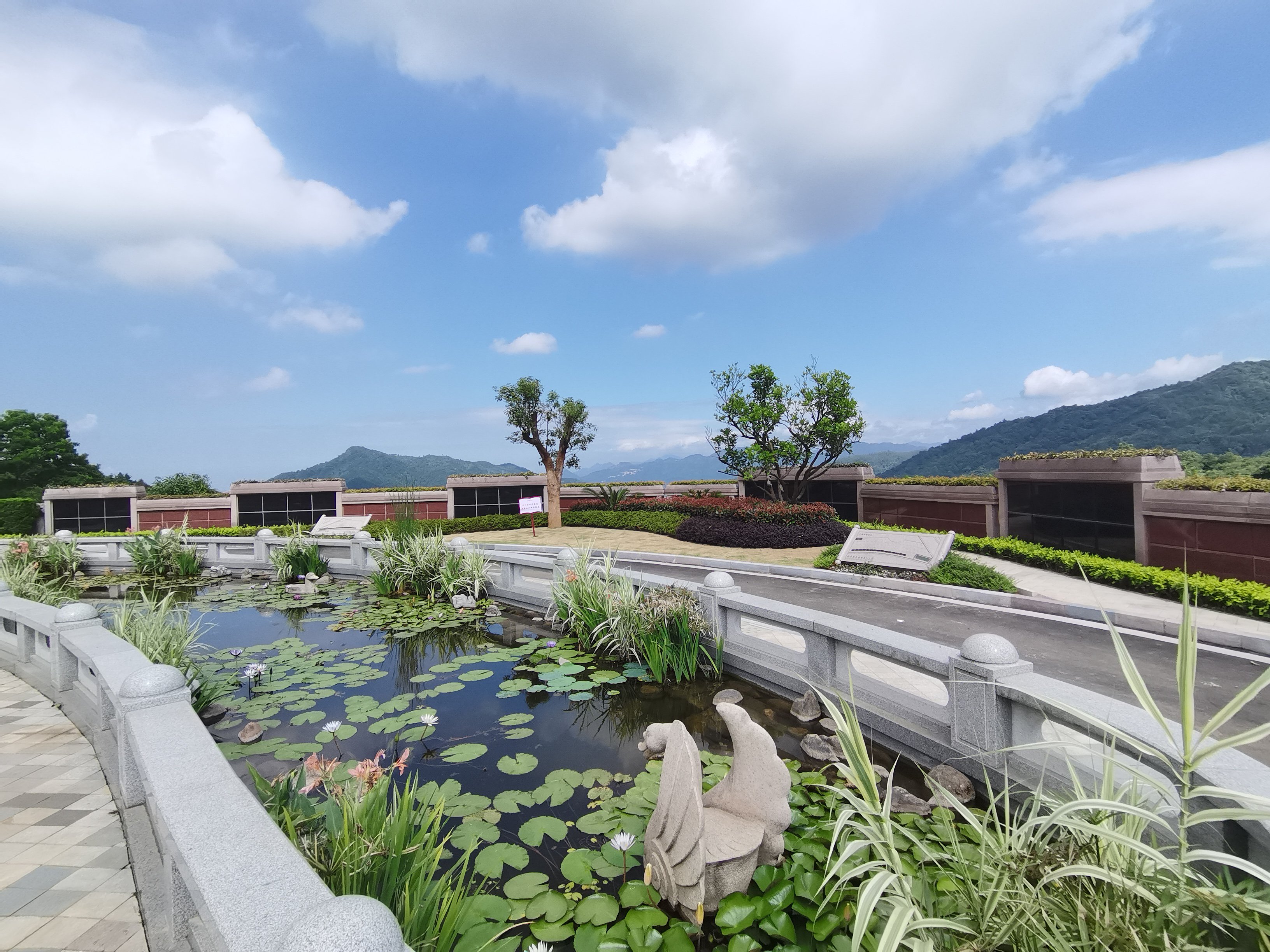 突破瓶颈，，，，，，探索绿色生态殡葬新路径