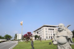 走进历史，，，，，，感受名人魅力|品味名人雕塑的奇异韵味